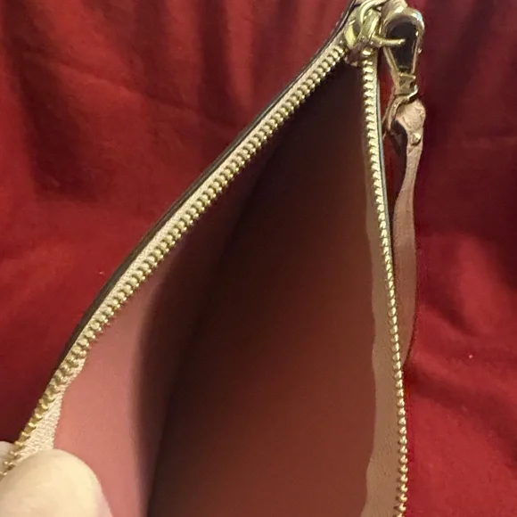 Michael Kors Jetset Light Pink Tote with Gold Accents With Wristlet - Picture 14 of 16